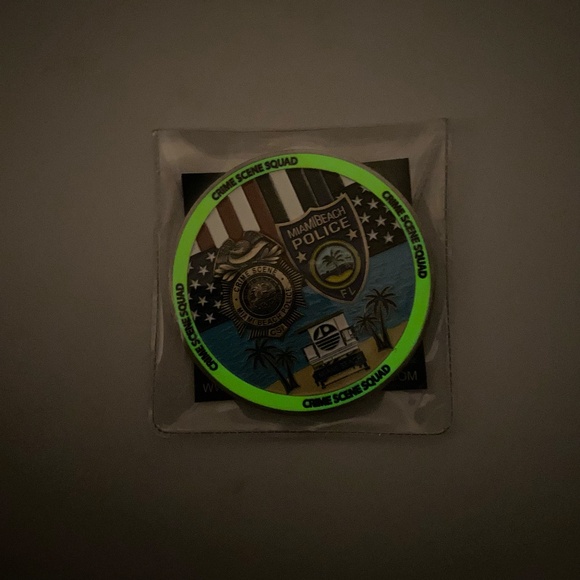 Miami Beach Police Crime Scene Squad Metal Challenge Coin Florida Glow in Dark - Picture 3 of 5